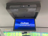 【フリップダウンモニター】大画面モニターで後席でもエンタメをお楽しみいただけます。小さなお子様にも大人気の装備です♪