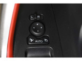 狭い場所も苦になりません。電動格納ドアミラー装備。