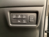各種機能の切替スイッチは運転席パネル下に集約されています。任意で切り替え可能なため状況に合わせてお使いください。