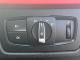 【オートライト(AUTO)】外の明るさをシステムが感知して、自動でヘッドライトが点灯します!ヘッドライトをつけ忘れを防ぐ便利機能です。