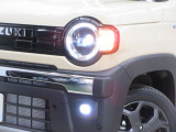 LEDヘッドライトです。デザイン性がよくとても明るいので、夜間の走行や悪天候でも安心です。しかも長寿命!