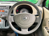 インテリアに合わせたデザインのステアリングは、運転される方のことも考え、運転しやすい形状、大きさです。是非一度、実際に触ってお確かめください。