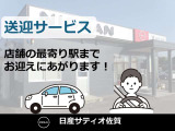 後ろの座席もシート間がとっても広いのでゆったり乗って頂けます!大人3人でもゆったり座れます。