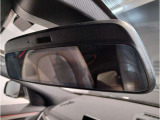 ☆BMWのルームミラーには自動防眩機能が備わっております。後続車のヘッドライトの明るさで幻惑されるのを防止☆