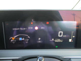 メーター内のカラーデイスプレイには運転をサポートする情報を表示します。
