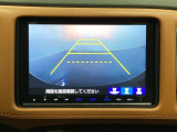 バックでの車庫入れも安心です!リアカメラが付いているバックモニター付のナビを装備しております。操作線もついており距離感も画面から確認できます。