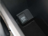 ◆アクセサリーソケット◆ドラレコの電源やスマートフォンの充電等に使用できる便利な電源ソケット!使いやすい場所に装備されています。
