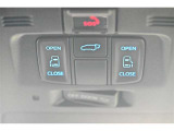 両側パワースライドドア付きだから、狭い駐車スペースなどでの乗り降りラクラク♪小さなお子さまのいるご家庭には嬉しい装備です。