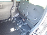◆チップアップ&ダイブダウン機構付【ULTR SEAT】は後席座面を左右分割で跳ね上げることができます。トランクで積載できない背の高い荷物をラクラク収納できます。ホンダ車ならではの人気装備です。