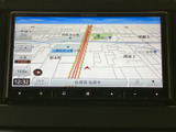 周辺の道路や施設名に加え、渋滞情報も地図上で確認できる画面です。現在地を把握しながら目的地までの道順を確かめられ、慣れない場所へのお出かけにも役立ちます。