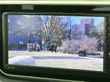 画面にテレビ番組が表示され、停車中に映像を視聴できます。待ち時間などに車内で過ごす際、映像を楽しめる装備です。周囲の安全に配慮し、停車中にご利用ください。