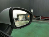 ミラーで確認しにくい夜間などでも、後方からの車両の接近などを光って知らせてくれます★
