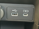 電子機器の充電がでくるUSBジャックも付いております!