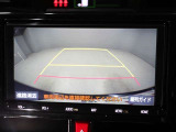 バックモニター装着車は後退時の強い味方です♪車庫入れや縦列駐車の際、後退操作の参考になるガイドラインをナビ画面に表示します。