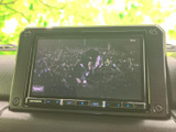 画面にテレビ映像を表示でき、停車中の休憩時間などに視聴を楽しめます。操作画面には時刻も表示され、車内で過ごすひとときを便利に彩る装備として活用いただけます。