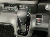 オートマチックシフトレバーは、手になじみ操作しやすい形状で安全運転にもつながります♪