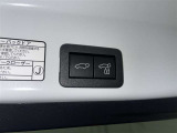 【パワーバックドア】ボタン一つでテールゲートが自動で開閉します。