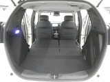 【シートアレンジ可能】ゆとりあるワイドな車内空間は、ドライブを始め買い物やレジャーなど、幅広く活躍します。一人でもみんなとでもお出かけを楽しみましょう!