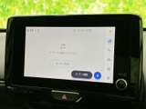 画面上でオーディオの選択や音量調整ができ、メニューも見やすくまとめられています。お好みの音源を選んで、毎日の移動時間を快適にお過ごしいただけます。