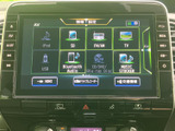 多彩な機能を備えたナビゲーションシステムで、快適なドライブをサポート。CDやBluetoothなど、様々なメディアに対応しています。