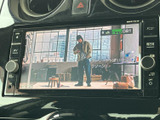 テレビ番組を画面に表示でき、停車中の待ち時間にも映像を視聴できます。字幕表示も確認できるため、休憩時などに車内で過ごす時間を有効に活用したい方に便利な装備です。