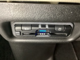 ETCがついています。高速道路の料金所の通過も楽々です。 カードの取り出しもしやすい場所についています。