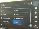 ラジオや交通情報、USB、Bluetoothなど複数の音源を一覧から選べる画面です。普段使う機器や聴きたい内容に合わせて切り替えやすく、移動中の音楽選びにも便利です。