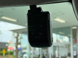 万が一の事故はもちろん快適で安全なドライブの必需品 純正ドライブレコーダーがフロントに付いています☆