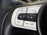 ◆オーディオリモコンスイッチ◆ハンドルにスイッチが装備されてます。視点をそらすことなく、ボリューム調整・オーディオソース切替・選曲が出来ます。安全運転しながら操作が可能になりました。