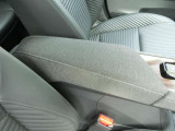 アームレストが付いていると運転する際も楽ですよ♪付いていると嬉しい機能の1つです☆