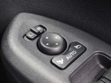 ドアの施錠・解錠に連動してドアミラーが自動で格納・復帰するオート格納機能を搭載しています。