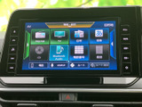 目的地設定やラジオ、テレビ、CD、Bluetooth Audioなど、複数のメニューを画面から選べます。日々の移動で使いたい機能をまとめて確認できる便利な装備です。