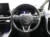 各操作スイッチなどもハンドルから手を放すことなく操作可能で安全運転に支援いたします!