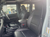 助手席も落ち着いて乗車いただけます。
