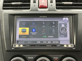 ディスクやラジオ、Bluetooth Audioなど、複数のメニューが並び用途に合わせて選べます。ナビや交通情報も画面から確認でき、日々の移動を快適にサポートします。