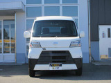 【こだわりの仕上げ】当店の展示車両は全てプロのクリーニング専門スタッフの手で、気持ちよくお乗りいただけるように仕上げております。細部までこだわって仕上げた展示車両をぜひご覧ください。