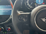 前方の車両を検知し、設定速度内で自動で加減速。渋滞や高速道路での運転負担を軽減し、安全かつ快適に車間距離を維持できます。