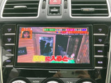 テレビ画面を備えており、停車中に映像を視聴して休憩時間を過ごせます。画面表示が大きく、車内で気軽にテレビを楽しみたい方にも便利な装備です。ご利用時は停車してお楽しみください。