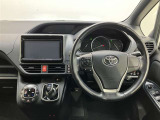 高いホールド性で運転姿勢が安定します。長距離ドライブでも疲れにくいのが魅力です。快適なドライビングライフをお送りください♪