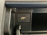 【インパネアッパーボックス】サッと取り出せてサッとしまえる、運転席の目の前にはボックスが装備されております!薄型のボックスティッシュなど収納可能☆