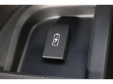 リア席にも急速充電対応タイプのUSBジャックを3つ設けました。どこの席でも快適空間を感じられる装備の1つです!