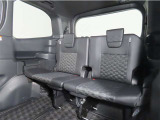 便利な5:5分割可倒式シートです。収納と乗車人数のバランスに優れています♪荷物の大きさに応じたラゲージスペースをフレキシブルに作り出せるので、シーンに応じた使い方ができます♪