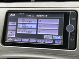 ラジオ局や受信周波数が一覧で表示され、選局状況をひと目で確認できます。AMやFMなどの音源切替も画面から選べるため、普段の移動時にも使いやすい仕様です。