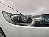 LEDヘッドライトは、点灯の瞬間から最大光量を発揮し、突然暗くなるトンネルなどでの安定感を高めます。