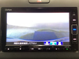 【バックカメラ】運転が苦手な方も車庫入れラクラクです!ギアをリバースに入れれば自動的に切り換わりますので、面倒な操作は不要です♪狭い駐車場もお車を傷つけず安心ですね!