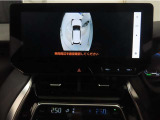 後方の見える安心をお届けするバックガイドモニター付:バックするときのアシストラインもあって楽々バック!車庫入れや縦列駐車をサポートし、苦手な駐車も安心です!今やもう手放せない装備ですネ♪
