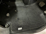納車前に弊社で点検整備(車検整備)と消耗品部品のエンジンオイル、オイルフィルター、ワイパーゴム、バッテリーを交換いたします。その他の消耗品部品は当社ディーラー整備士の判断により交換いたします!