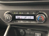 オートエアコンは温度を設定するだけで、自動で風量などを設定してくれます。運転しながら操作も必要ないので、安全性も向上します。
