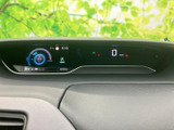 洗練されたデザインのメータークラスターが、運転に集中できる快適な空間を実現。必要な情報を分かりやすく表示します。
