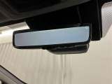 ミラーではなくカメラ映像で広報確認ができるデジタルインナーミラーを搭載!荷物があって後方確認ができないときや雨天時などにとても便利です☆